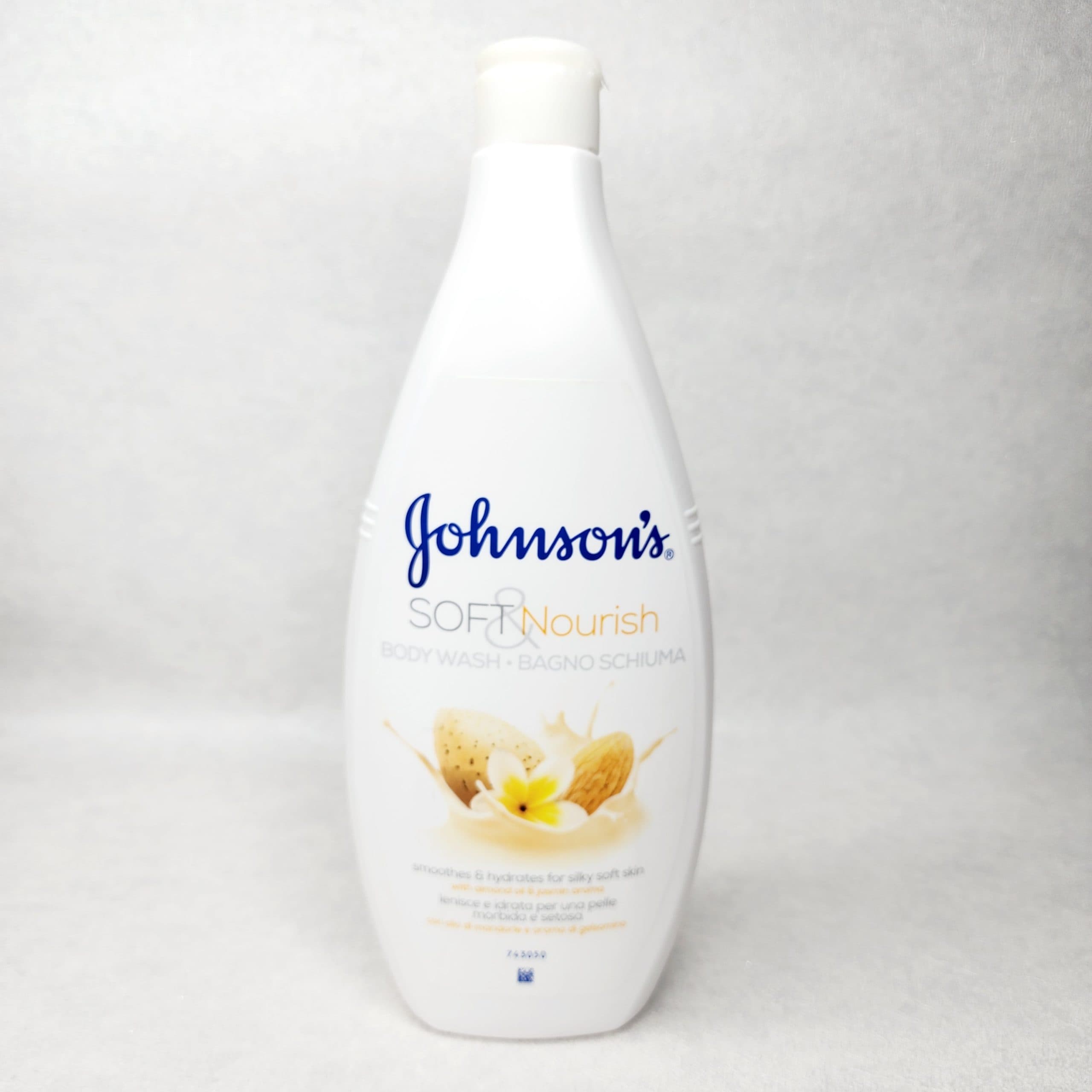شامپو بدن جانسون Johnsons عصاره بادام و گل یاس مدل soft and nourish حجم 750ml