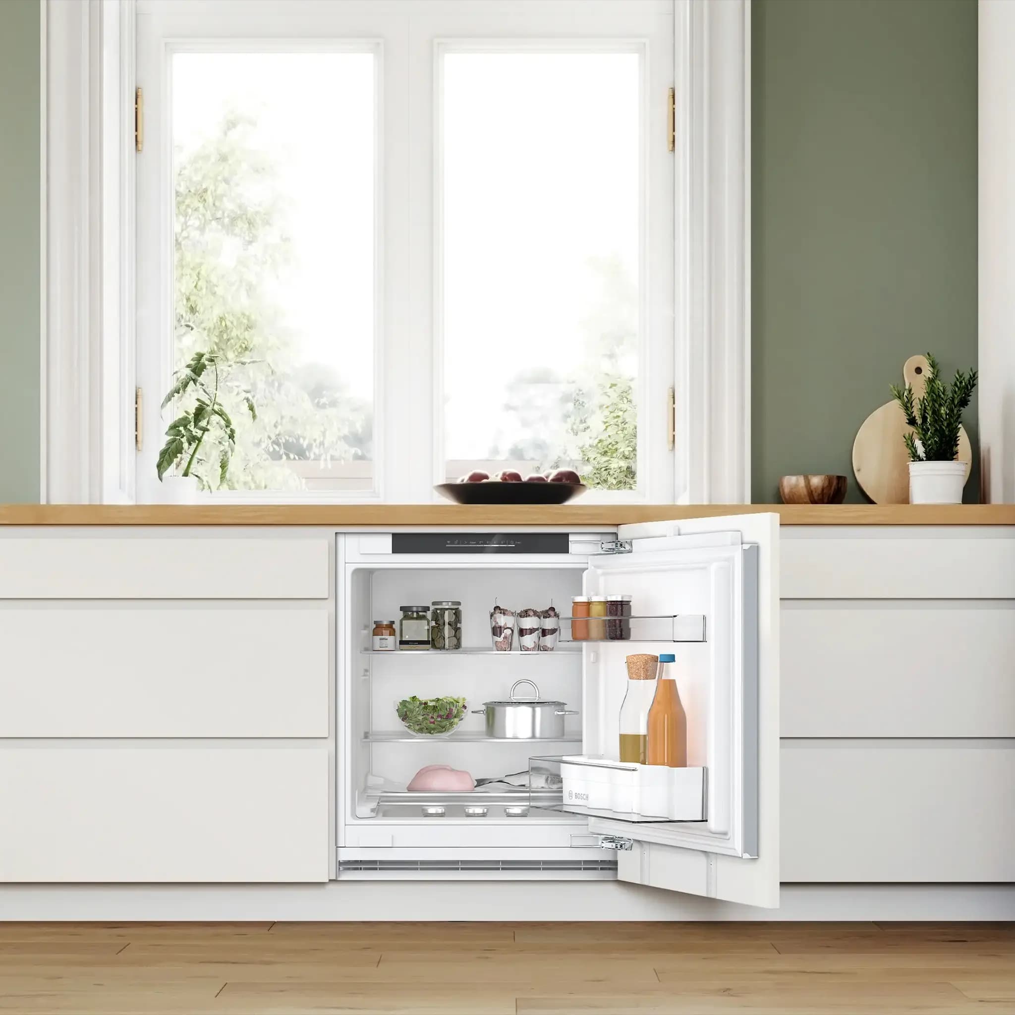 یخچال توکار بوش سری 4 مدل KUR21VFE0