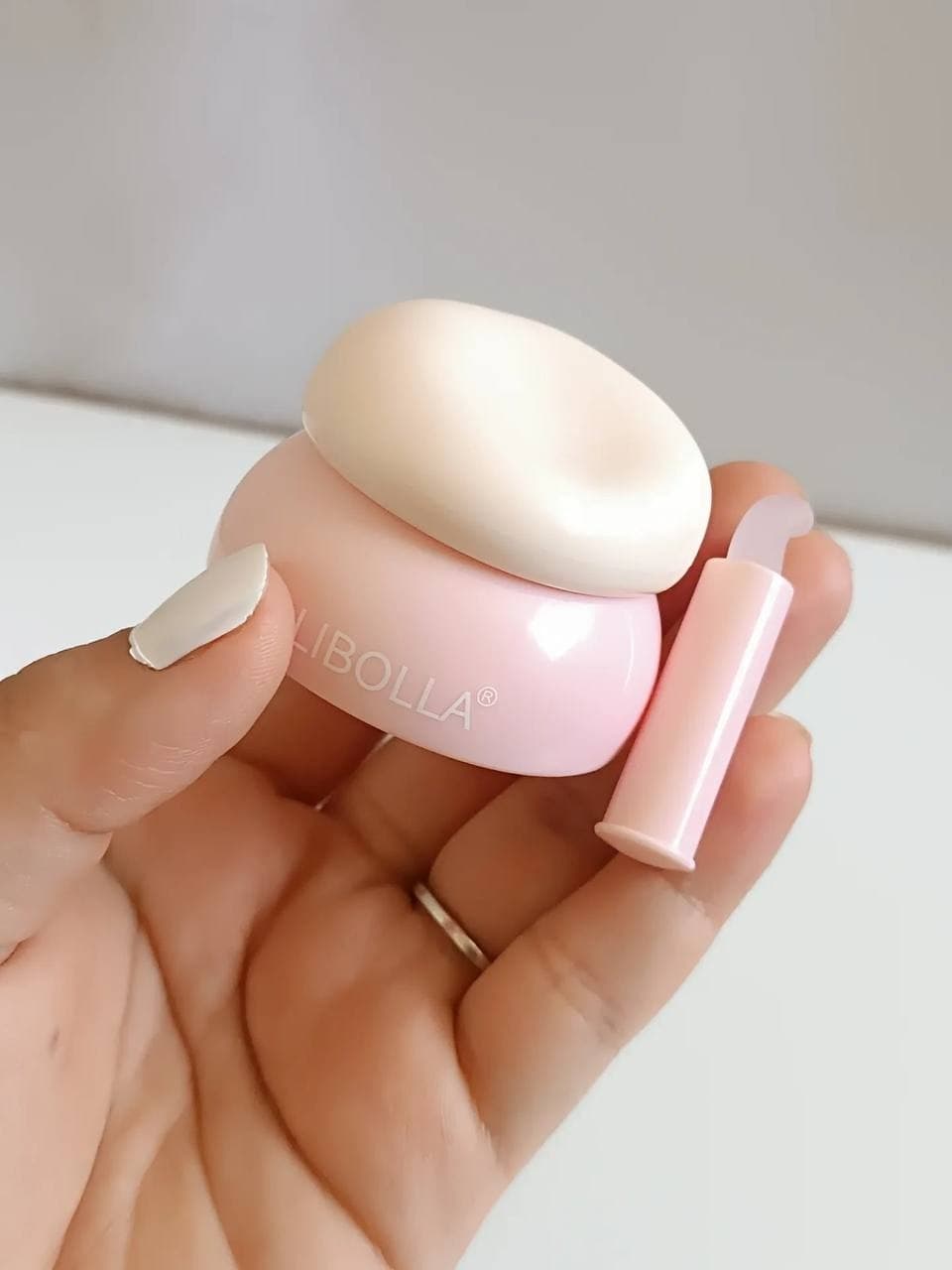مربا لب اولیبولا ۶ رنگ، براق و مغذی کد 5276 — تصویر ۷