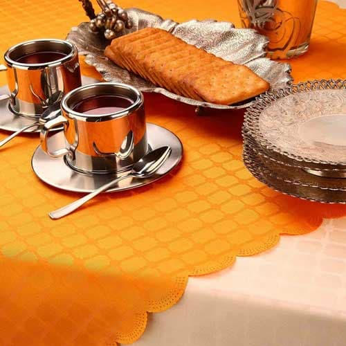 رومیزی ژاگارد مربع 70*70 چهارخانه کرم