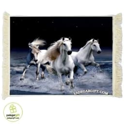 تابلو فرش ماشینی طرح حیوانات مسابقه ی اسب ها کد h3 - 70*100 — تصویر ۲