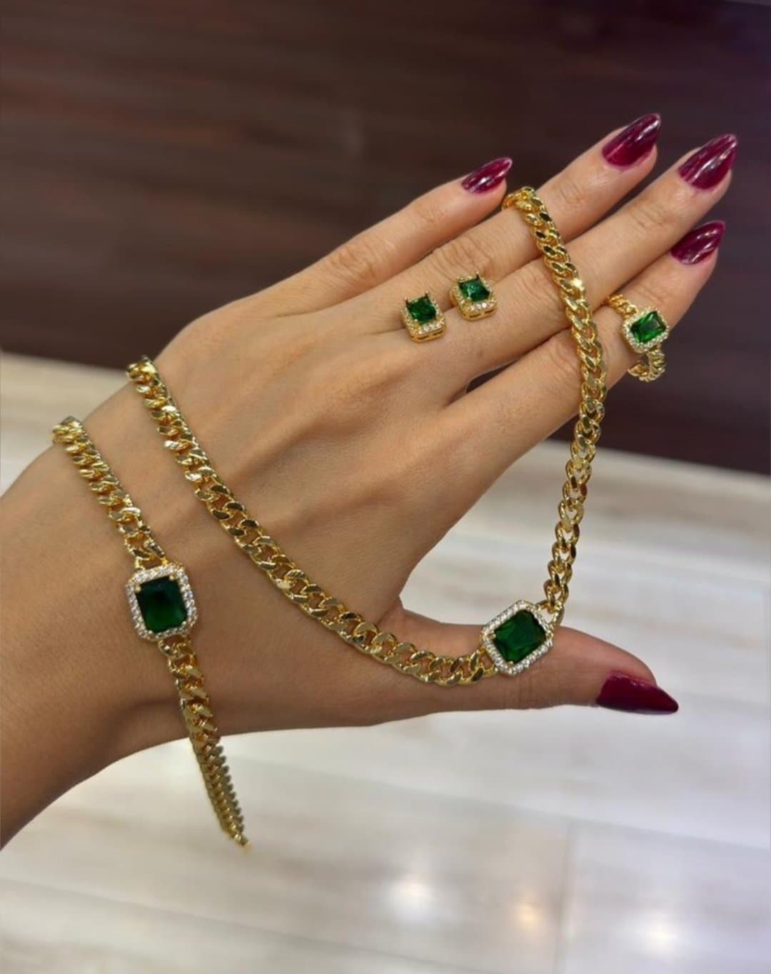 سرویس کارتیر زنانه نگین‌دار سبز با آبکاری نانو اصل و اورجینال – جام کوزارکس