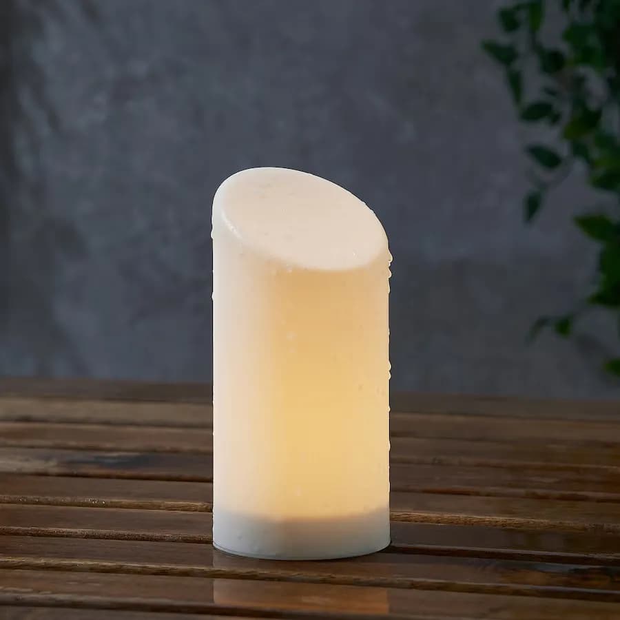 شمع LED استوانه ای ایکیا ADELLOVSKOG سفید 16 سانتیمتری، مخصوص فضای داخل/خارج — تصویر ۳