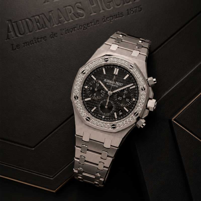 ساعت زنانه اودمار پیگه نقره ای صفحه مشکی Audemars piguet 2130 — تصویر ۹