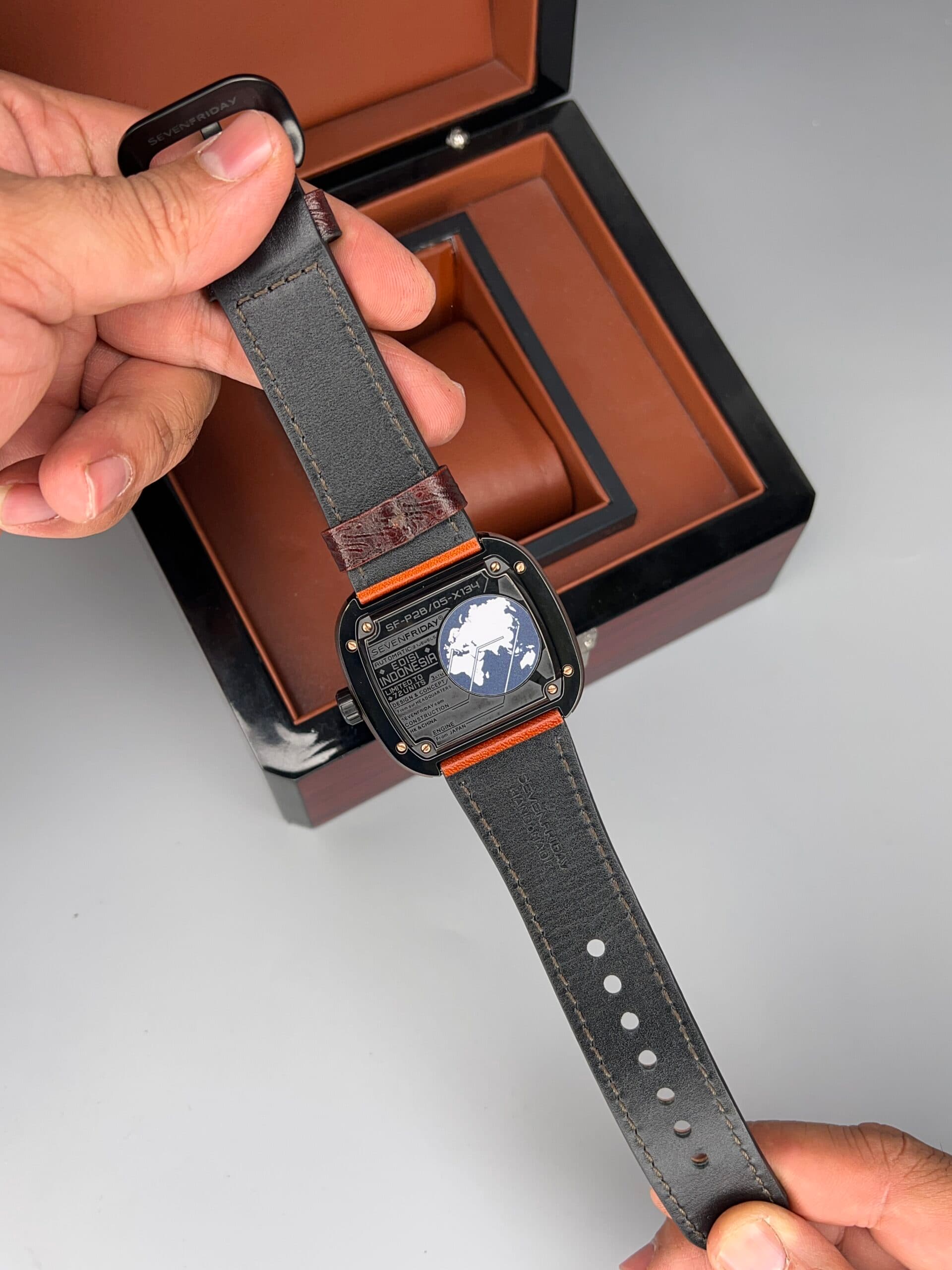 ساعت مچی مردانه سون فرایدی Sevenfriday 1995 — تصویر ۹
