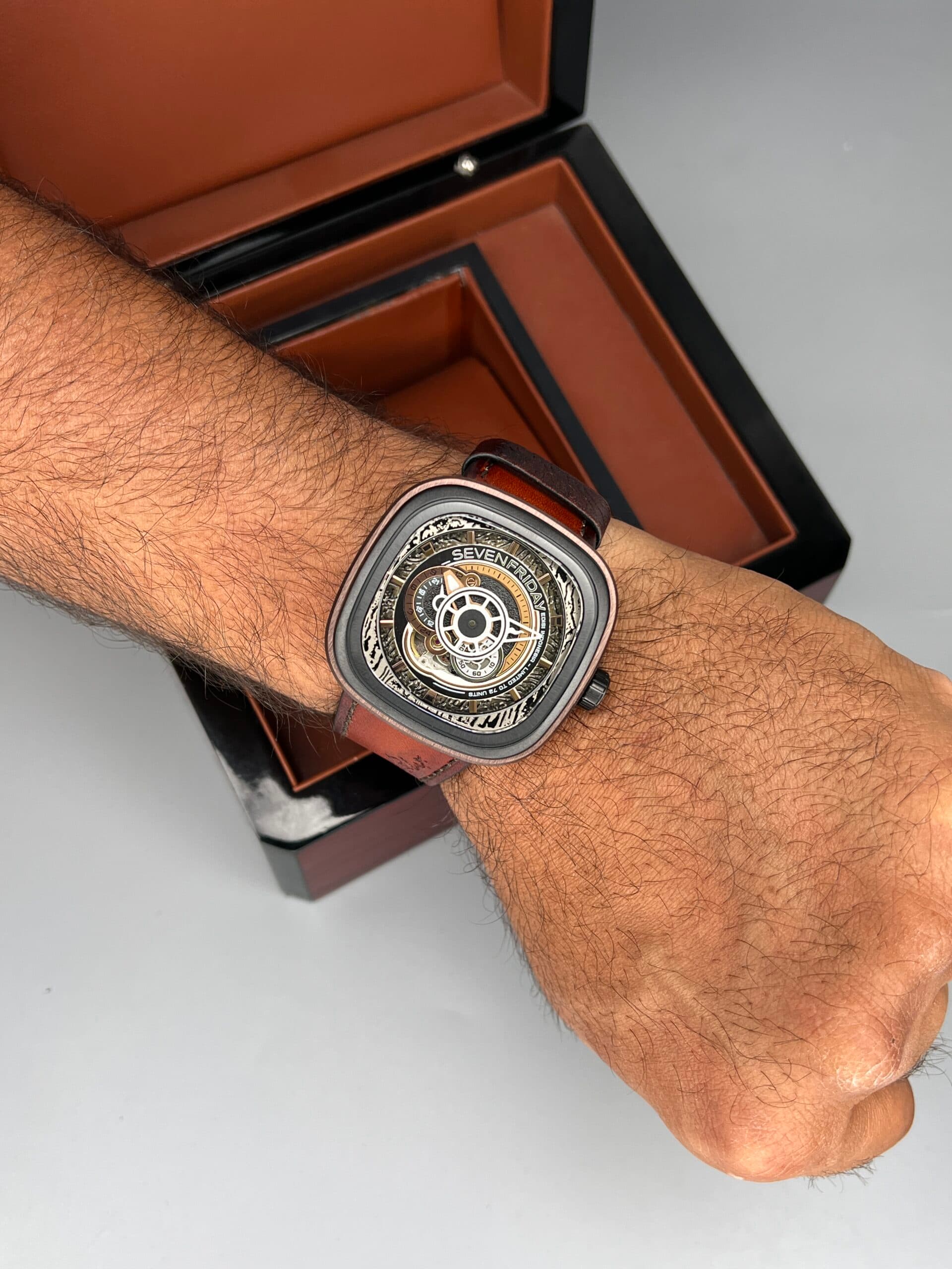 ساعت مچی مردانه سون فرایدی Sevenfriday 1995 — تصویر ۸