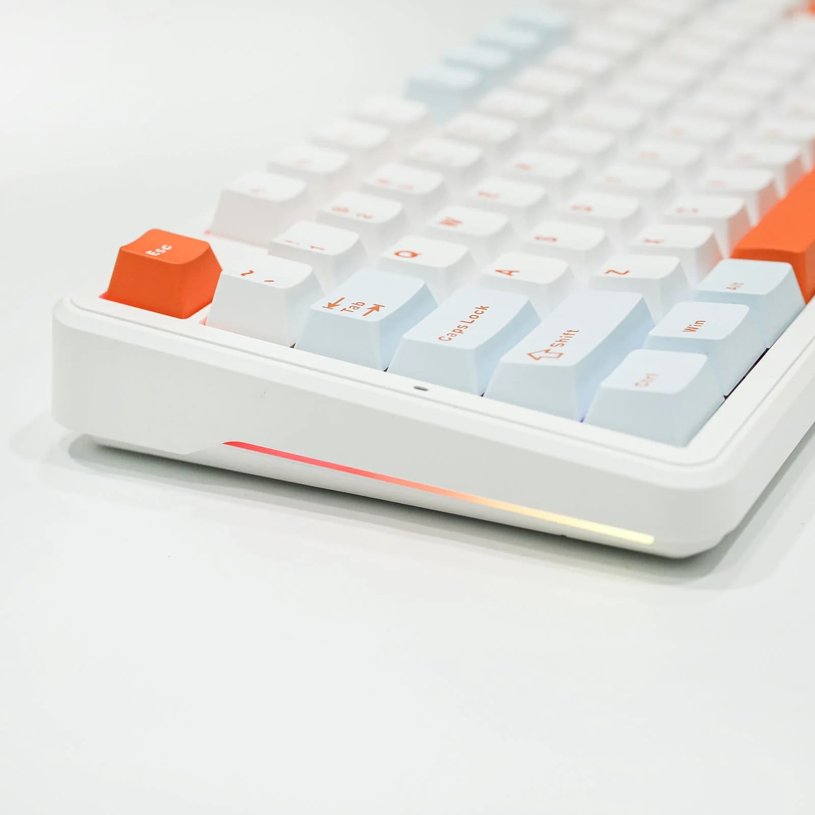 کیبورد گیمینگ آئولا مدل F87 Pro — تصویر ۴
