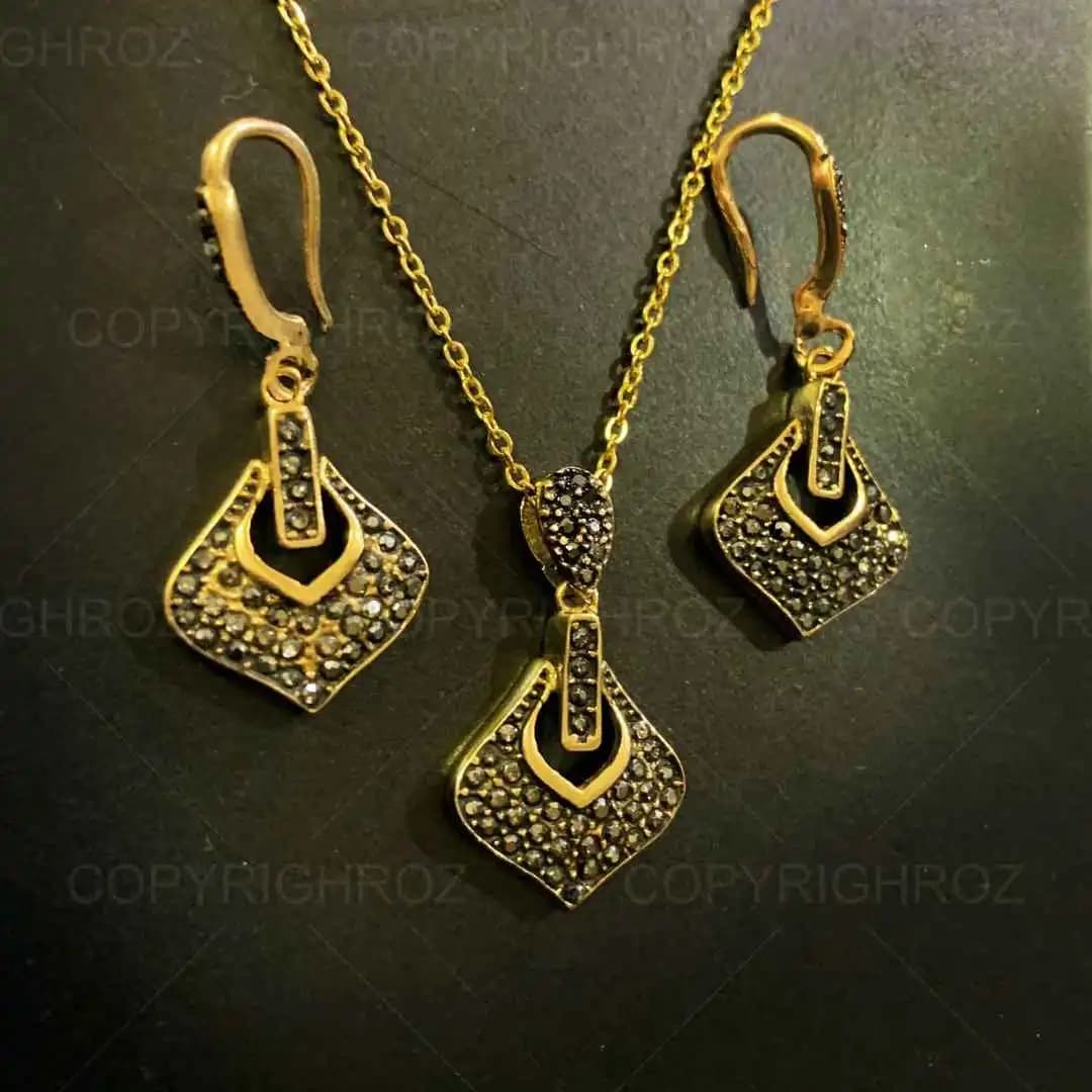 نیم ست زنانه نگین دار مدل 283 — تصویر ۱۱