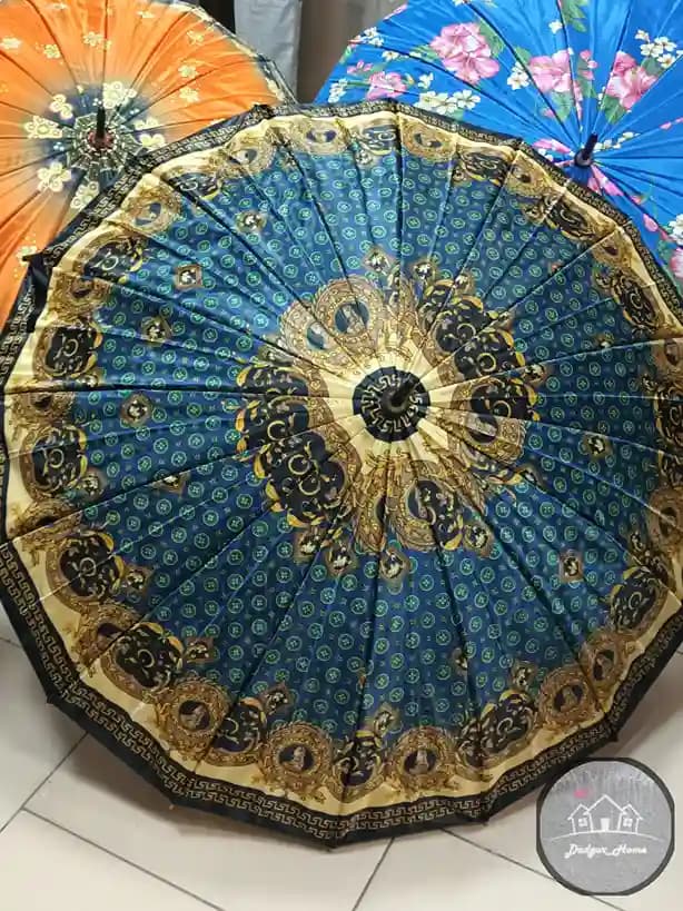 چتر گلدار طلایی — تصویر ۲