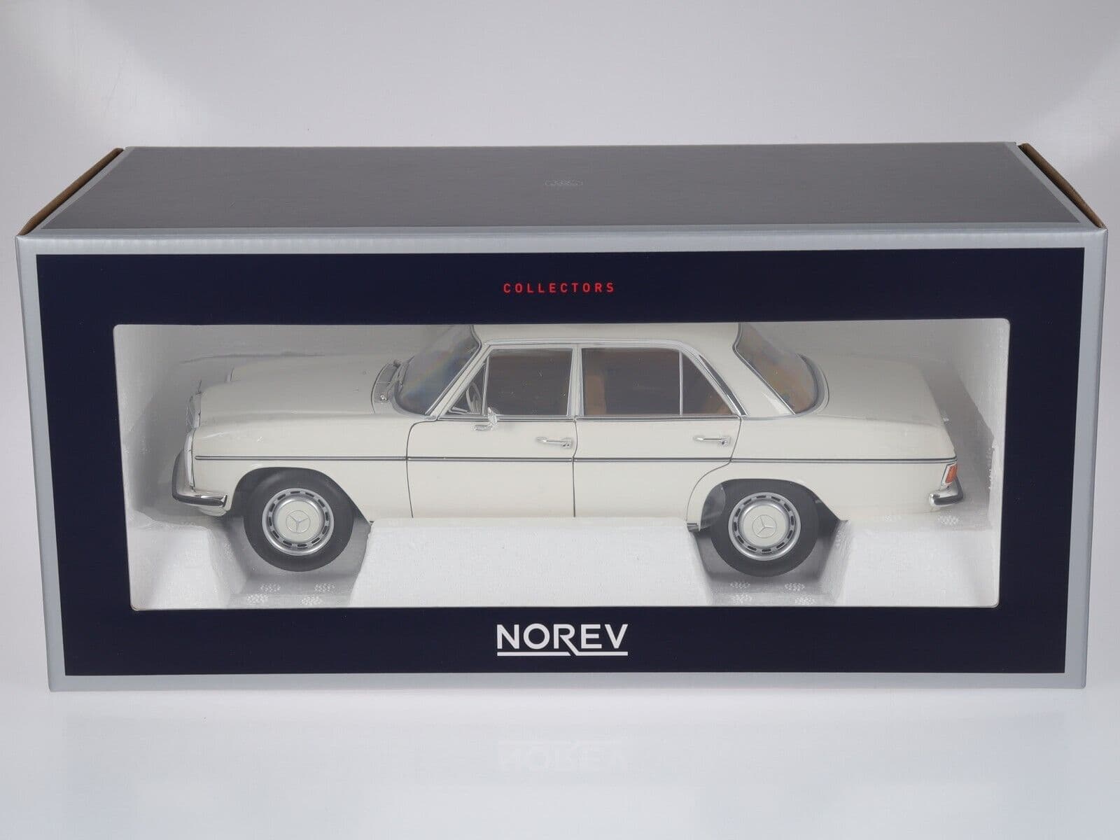ماکت ماشین بنز معماری Mercedes Benz 200 W115 1968 برند Norev — تصویر ۷