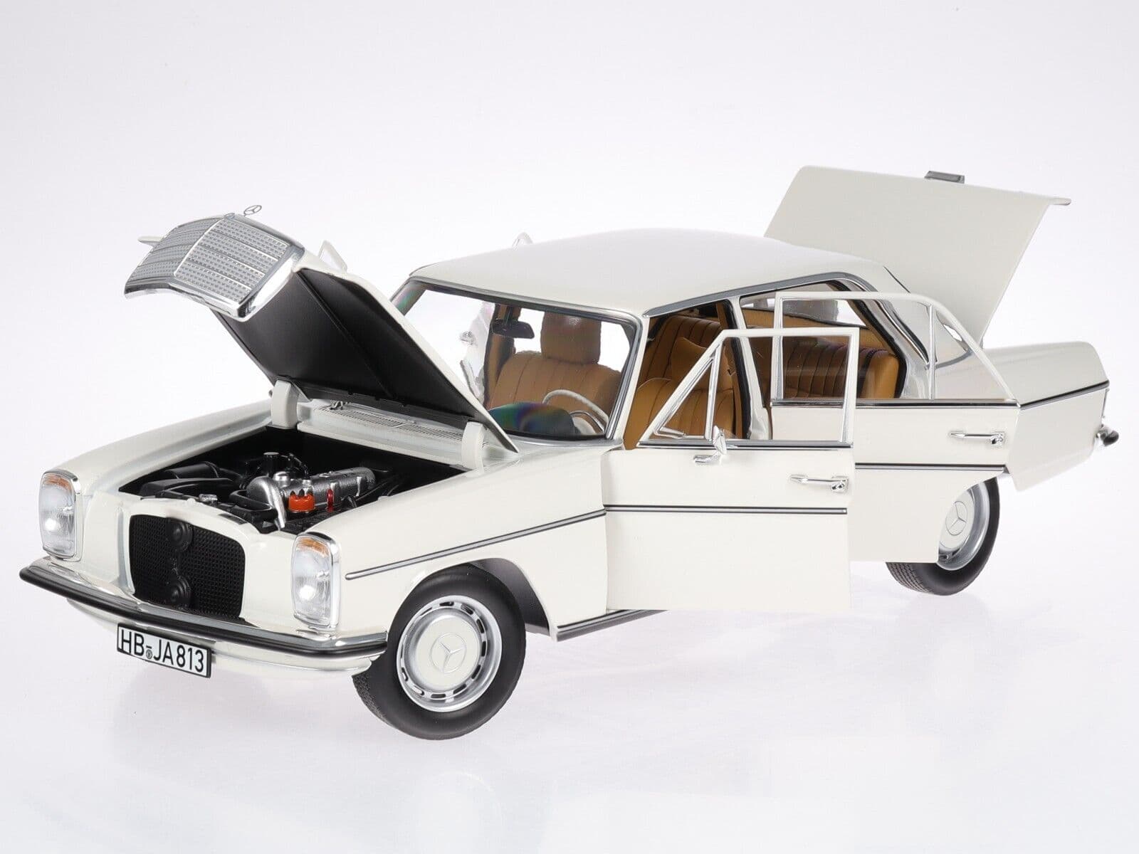 ماکت ماشین بنز معماری Mercedes Benz 200 W115 1968 برند Norev — تصویر ۸