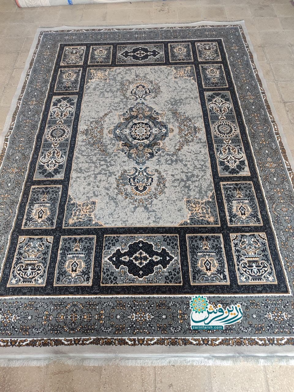 فرش ماشینی 500 شانه طرح پرهام رنگ نقره ای