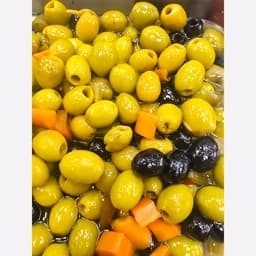 ترشی زیتون لبنانی مخصوص با روغن وزن میشود — تصویر ۲