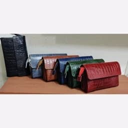کیف دوشی دخترانه چرم طبیعی سرخانه دارکیف دوشی تکبند زنانه کیف زنانه اسپرت کیف زنانه سایز ظریف کیف چرم طبیعی — تصویر ۲