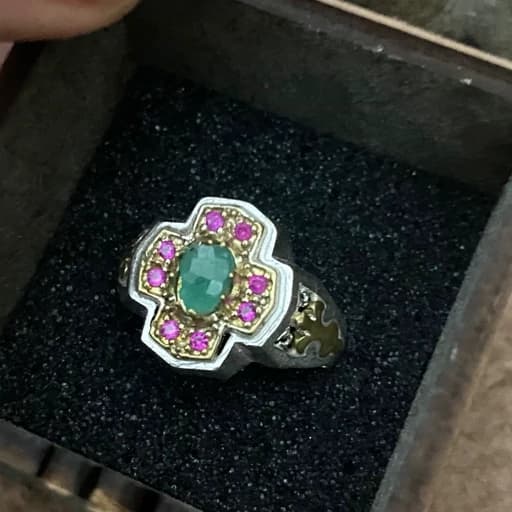 انگشتر نقره مردانه و زنانه زمرد و یاقوت به کار رفته کاملا دست ساز