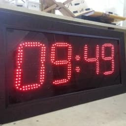 ساعت دیواری دیجیتال led سایز30در70 کارگاهی — تصویر ۲