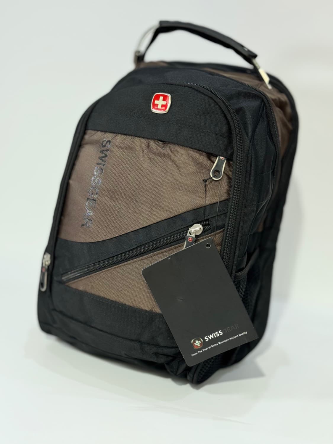 کوله پشتی swiss gear ابتدایی — تصویر ۳