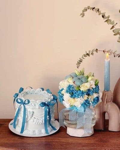 کیک تولد برای سه نفر و باکس گل