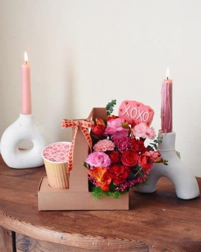 کیک تولد 2 کیلویی و باکس گل — تصویر ۳