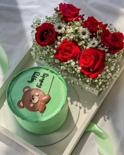 کادو تولد با گل تولد و کیک زنانه — تصویر ۳