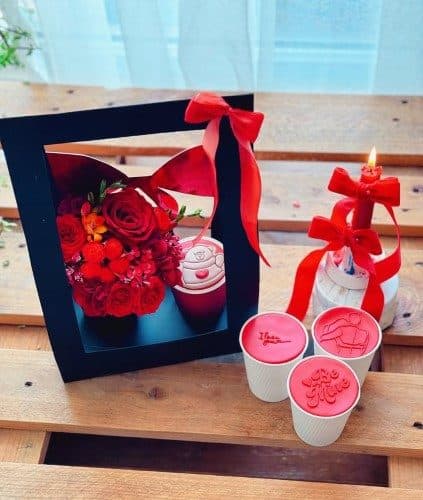 کیک تولد و باکس گل برای سر خاک — تصویر ۳