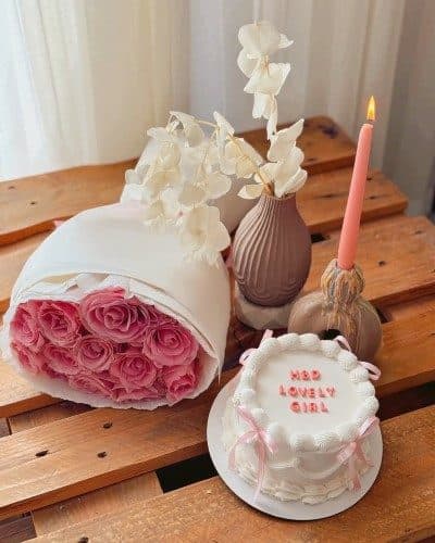 کیک تولد و باکس گل برای اسفند ماهی ها