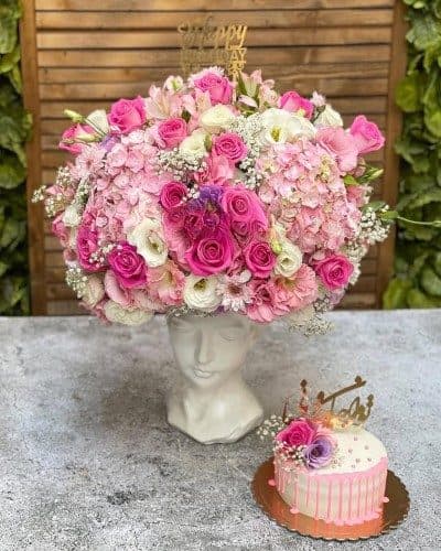 باکس گل با کیک تولد عاشقانه لاکچری