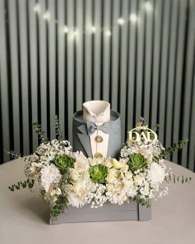 کادو تولد با گل تولد و کیک برای نوزاد