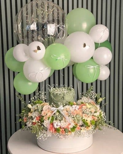 کیک تولد و باکس گل غول پیکر