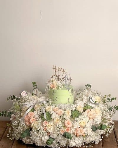 کیک تولد و باکس گل جدید — تصویر ۳