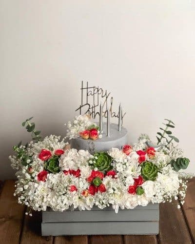 کیک تولد و باکس گل دخترانه خاص یک سالگی — تصویر ۳