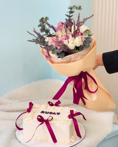 کادو تولد با گل تولد و کیک برای همکلاسی