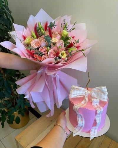 کادو تولد با گل تولد و کیک برای رفیق صمیمی دختر