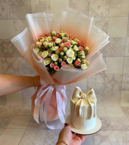 کیک تولد و باکس گل برای شش نفر