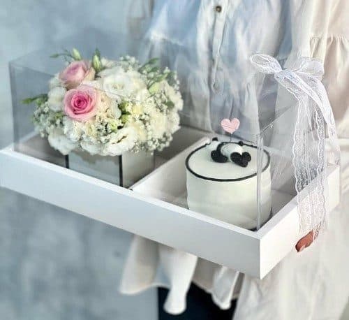 کیک تولد و باکس گل برای زن حامله