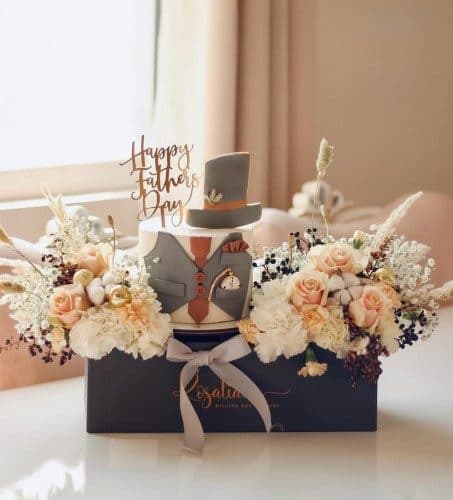 کیک تولد و باکس گل برای تازه عروس — تصویر ۳