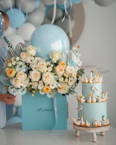کادو تولد با گل تولد و کیک برای دوست دختر