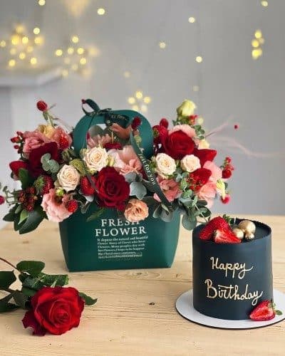 کیک و باکس گل برای کلاس سوم