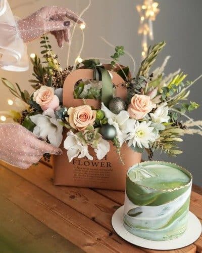 باکس گل با کیک تولد خاص برای رفیق