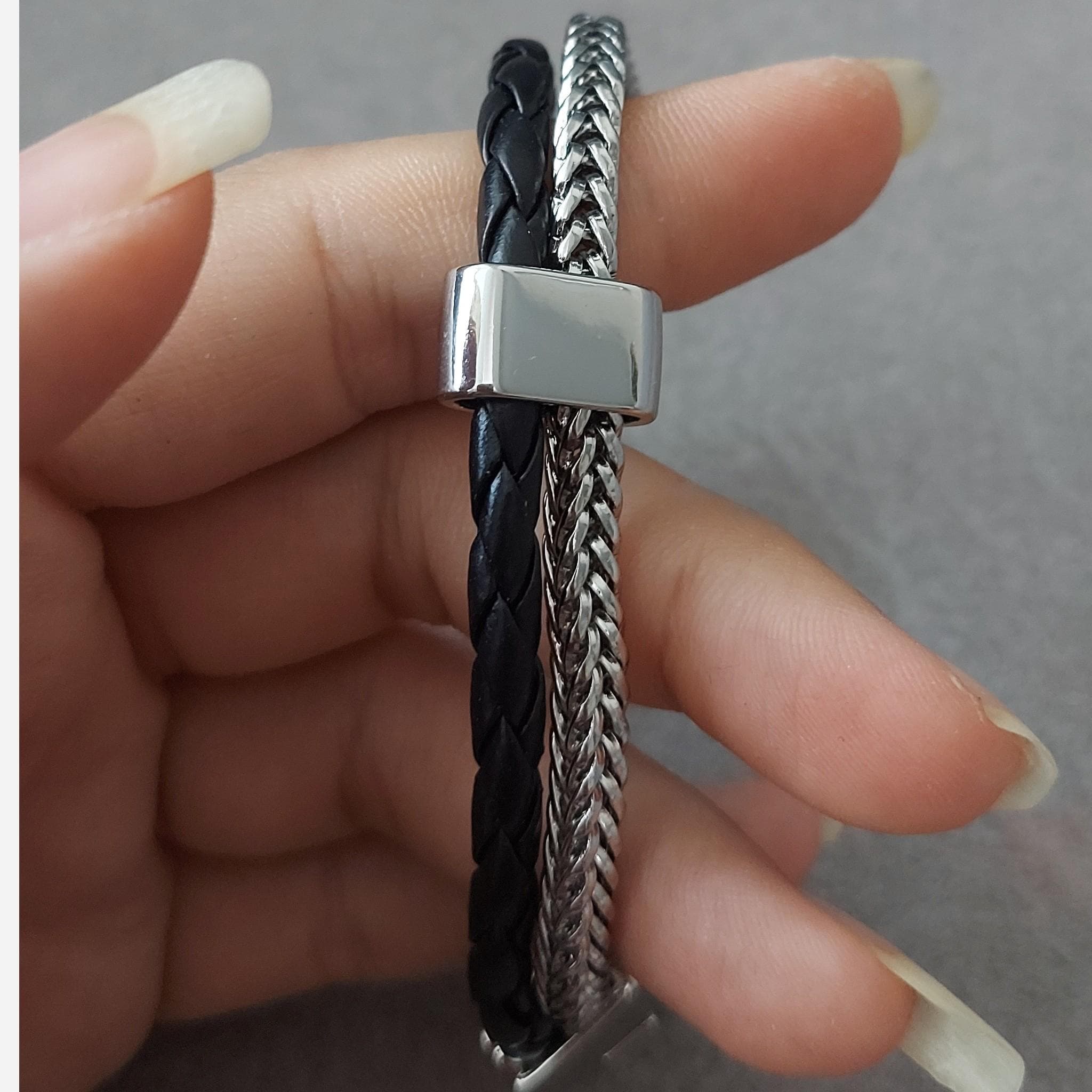 دستبند مردانه طرح چرم و استیل — تصویر ۱۲