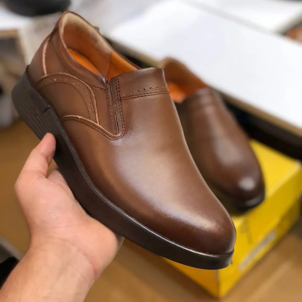 کفش چرم مردانه مدل فانتوم عسلی رویه چرم طبیعی زیره PU طبی — تصویر ۶