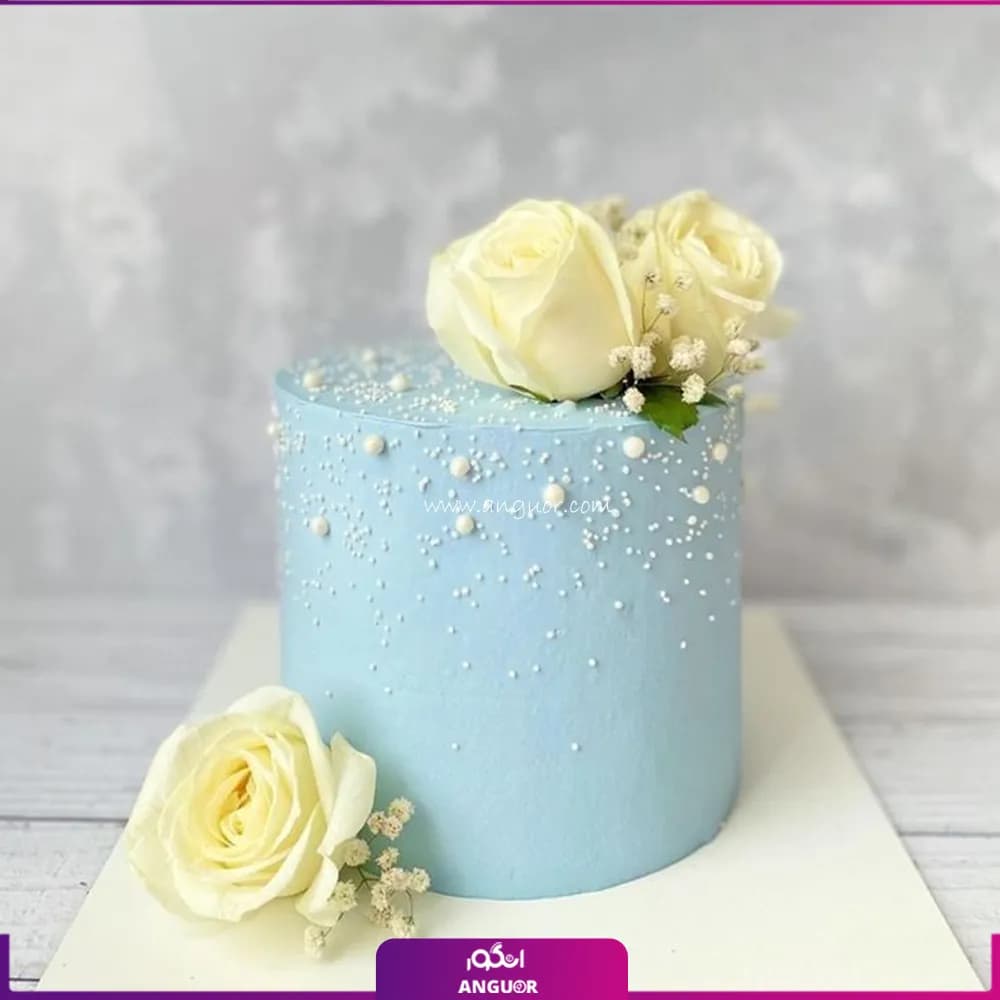 کیک آبی با تزئین مرواریدی و گل رز سفید — تصویر ۲