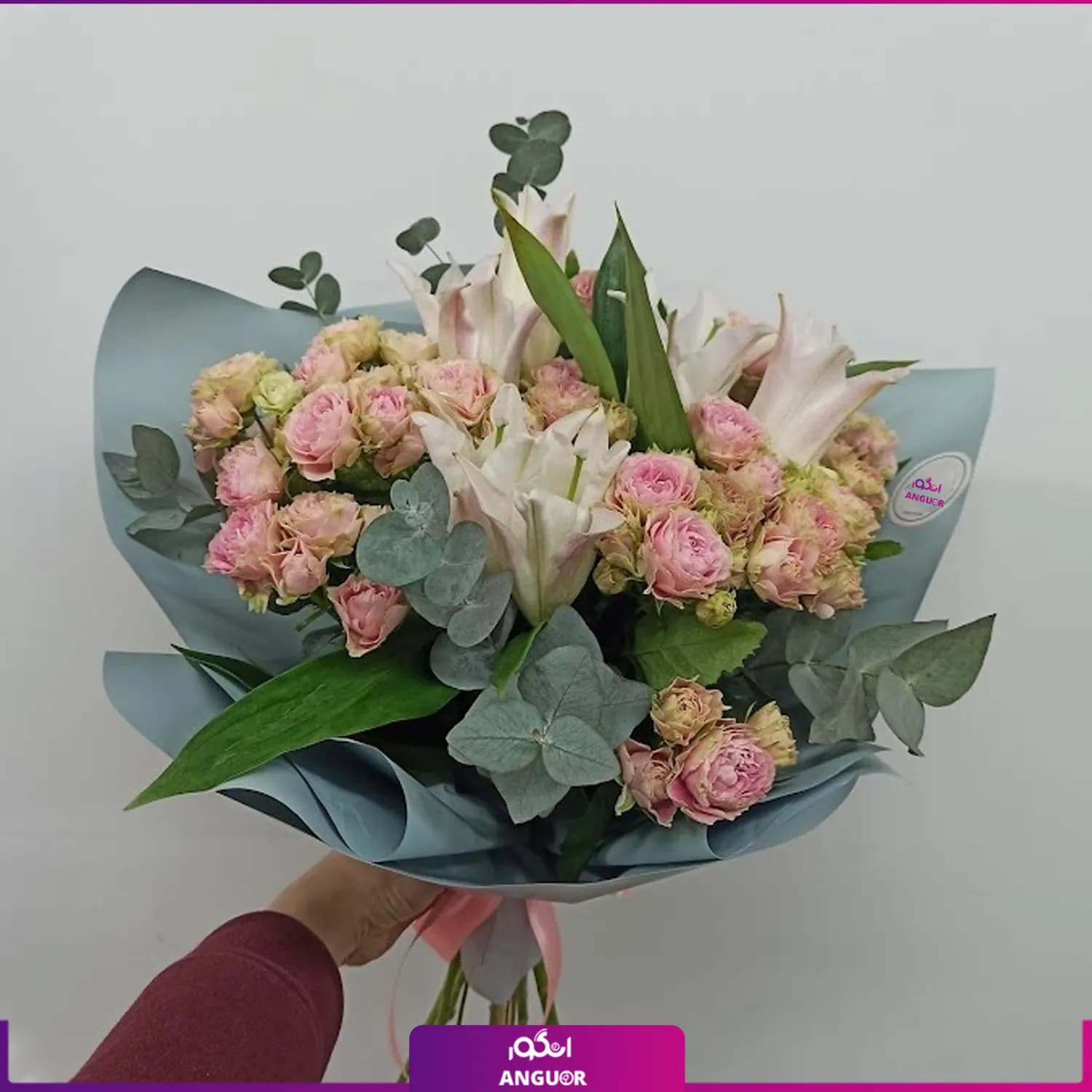 دسته گل لیلیوم و رز مینیاتوری صورتی — تصویر ۲