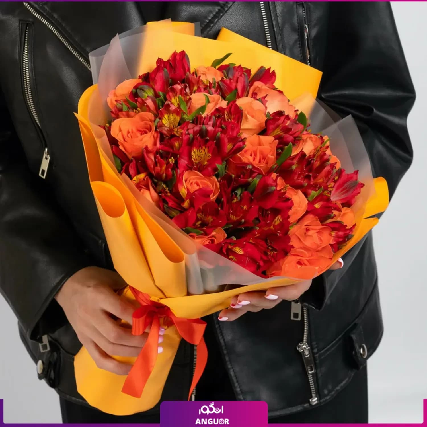 دسته گل رز نارنجی و آلستر قرمز — تصویر ۲