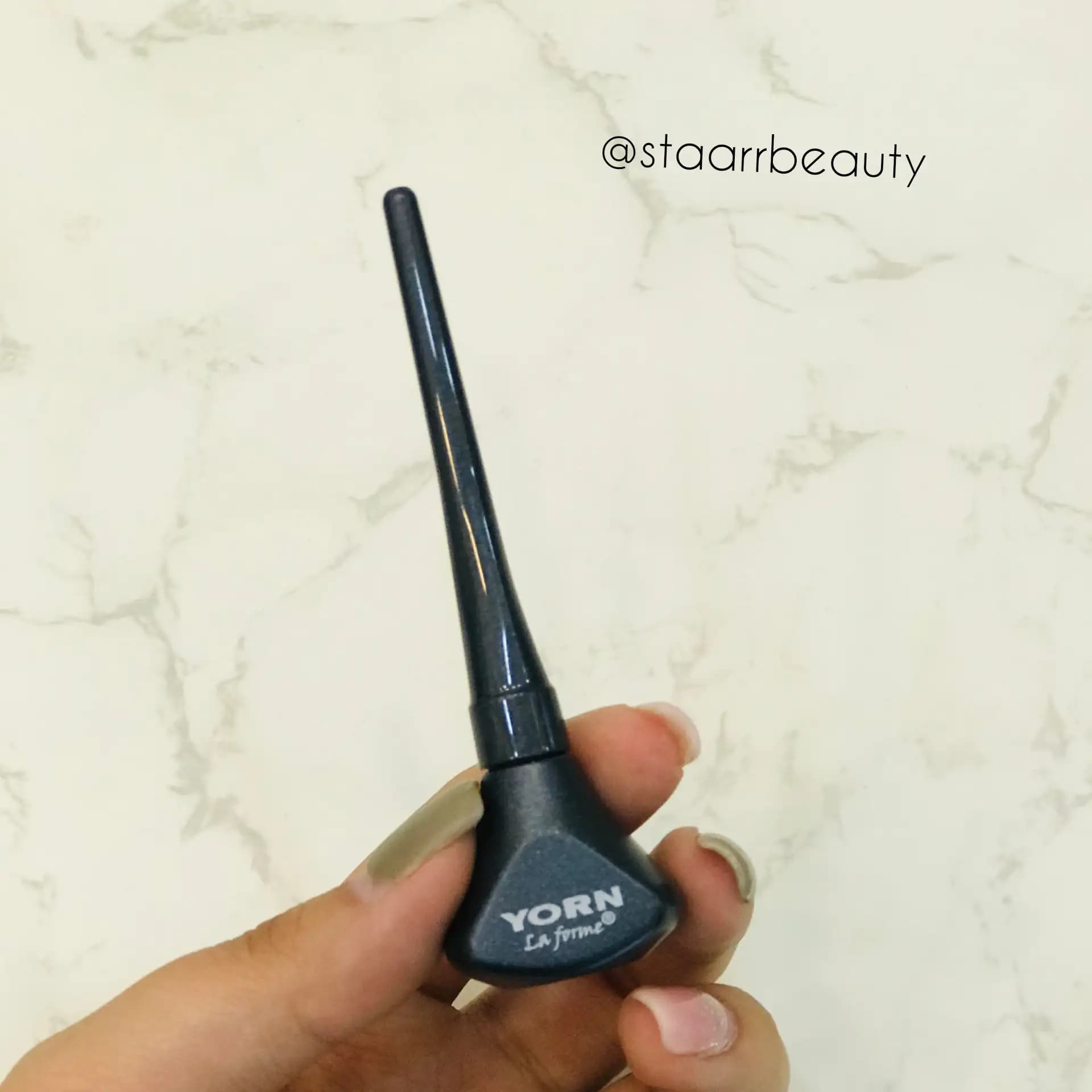 خط چشم ماژیکی ضد آب یورن مدل کوزه ای Yorn Waterpro — تصویر ۲