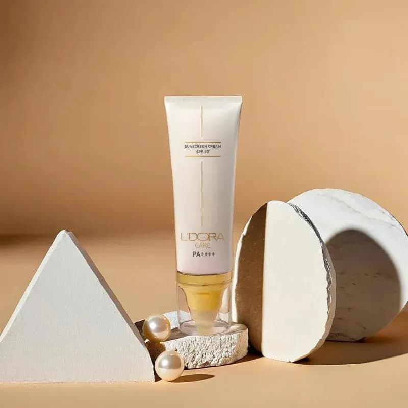 کرم ضدآفتاب SPF50 مناسب انواع پوست بی رنگ — تصویر ۷