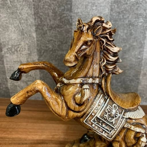 مجسمه رومیزی اسب پلی استر پرشی — تصویر ۳