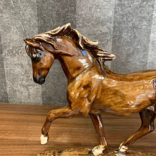 مجسمه اسب رومیزی طرح چوبی — تصویر ۳