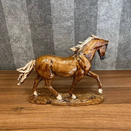 مجسمه اسب رومیزی طرح چوبی — تصویر ۴