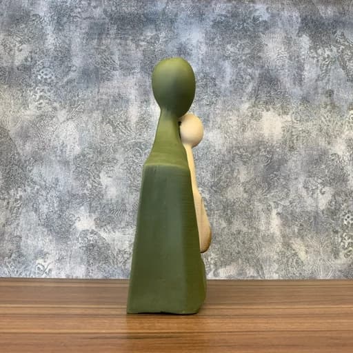 مجسمه رومیزی زوج ماه عسل سبز کرم — تصویر ۴